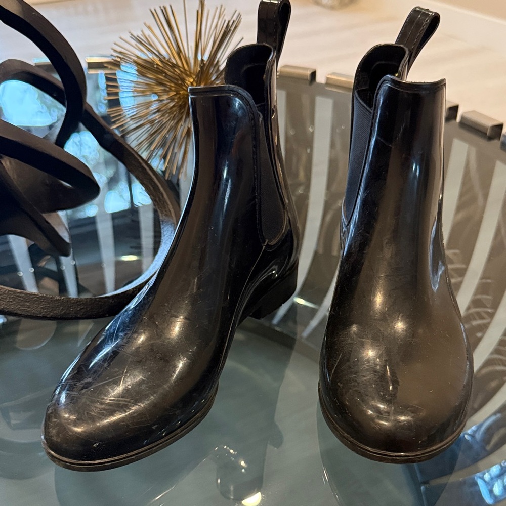 Sam Edelman Glossy Black Ankle Booties size 9 fits like 8.5. Great condition.